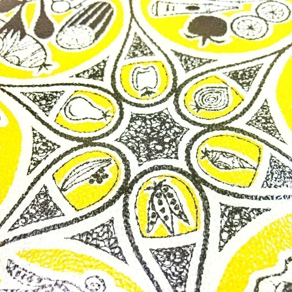 Vintage Retro Graphics Round Glass Cutting Board